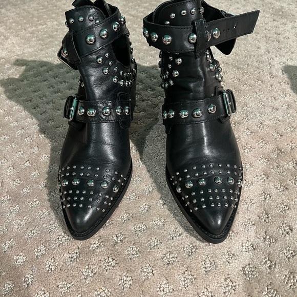Kurt Geiger Shoes | Kurt Geiger
Studded Black Booties size 40 1/2 - Picture 4 of 4